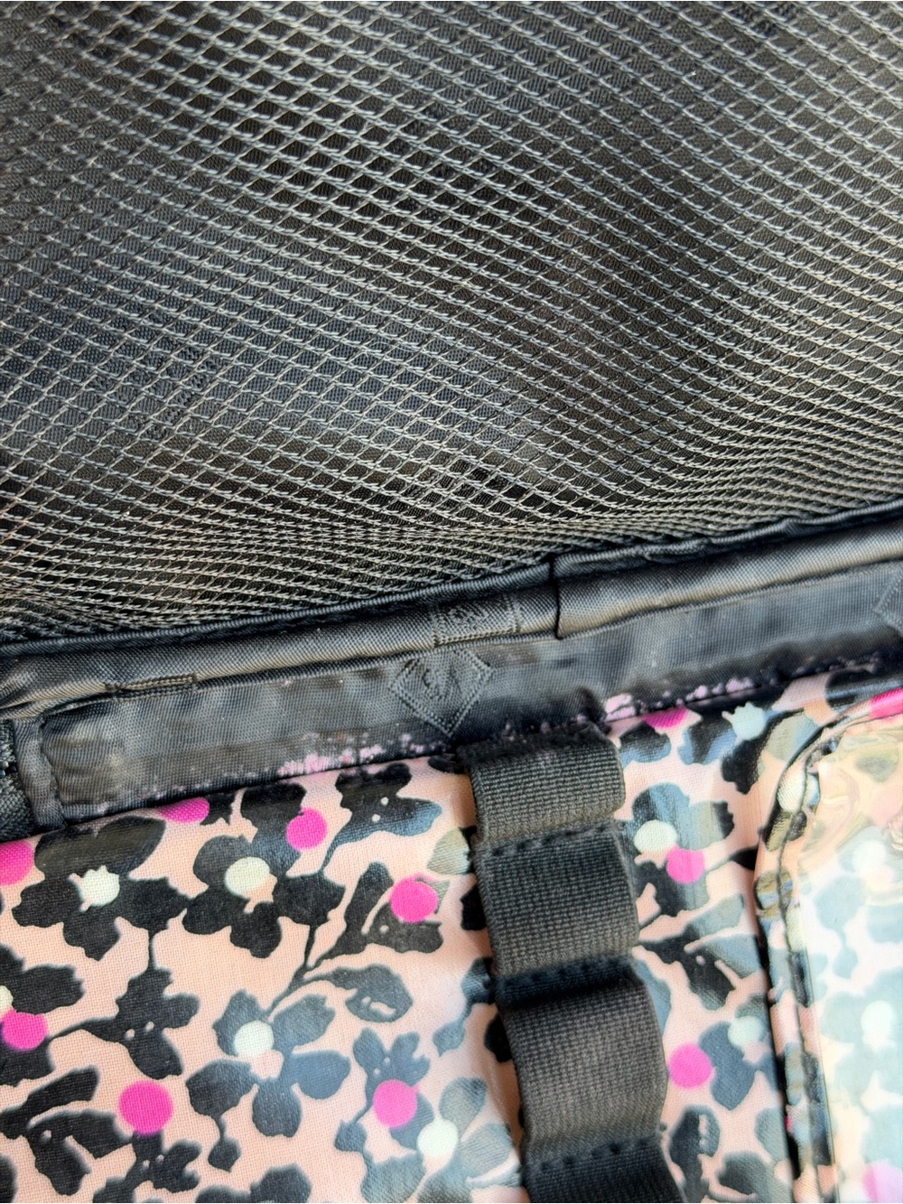 Vera Bradley Black Quilted Travel Cosmetic Case with Top Handle - Picture 5 of 7